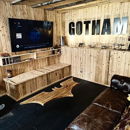 La Planque Des Super-heros * Saint-Salvy