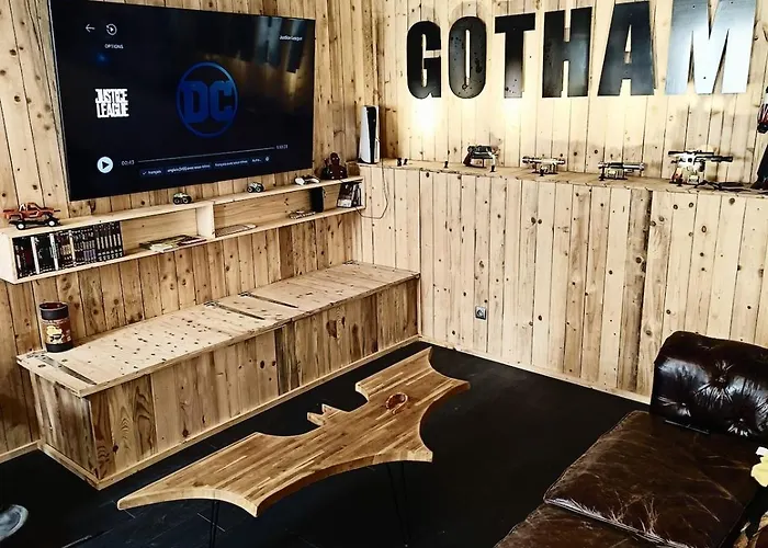 La Planque Des Super-heros * Saint-Salvy