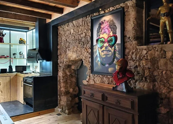 La Planque Des Super-heros Saint-Salvy